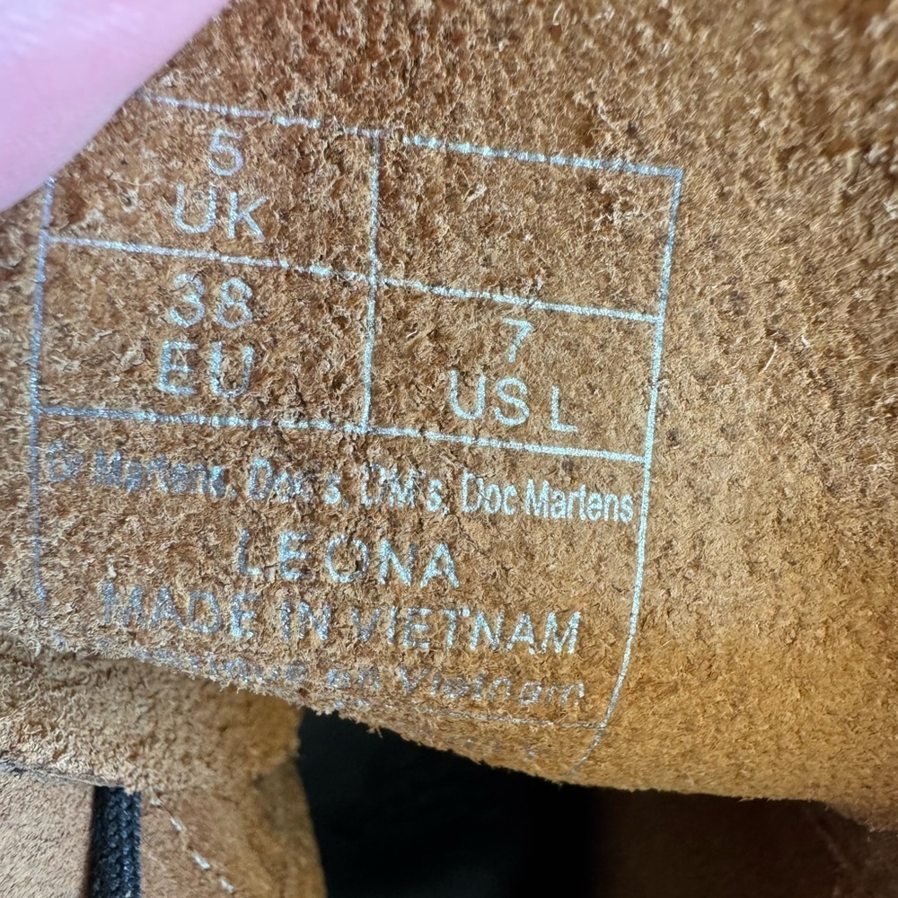 DR. MARTENS Leona Women’s Vintage Smooth Leather Heeled Boots - Picture 11 of 12